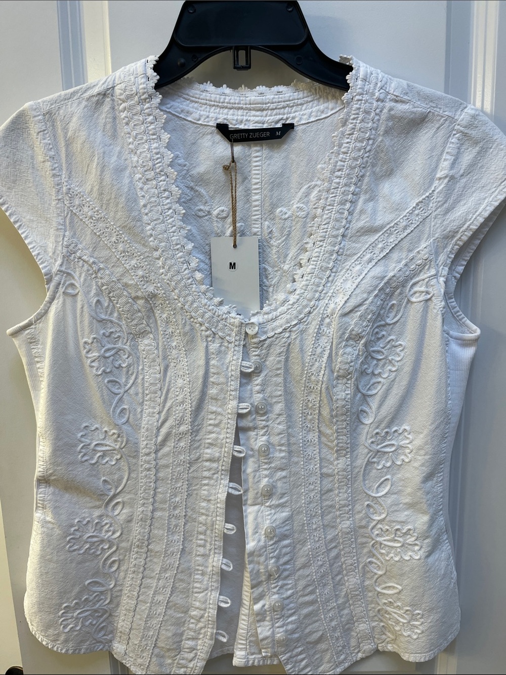 Gretty Zueger White Embroidered Button-Front Cap Sleeve Blouse